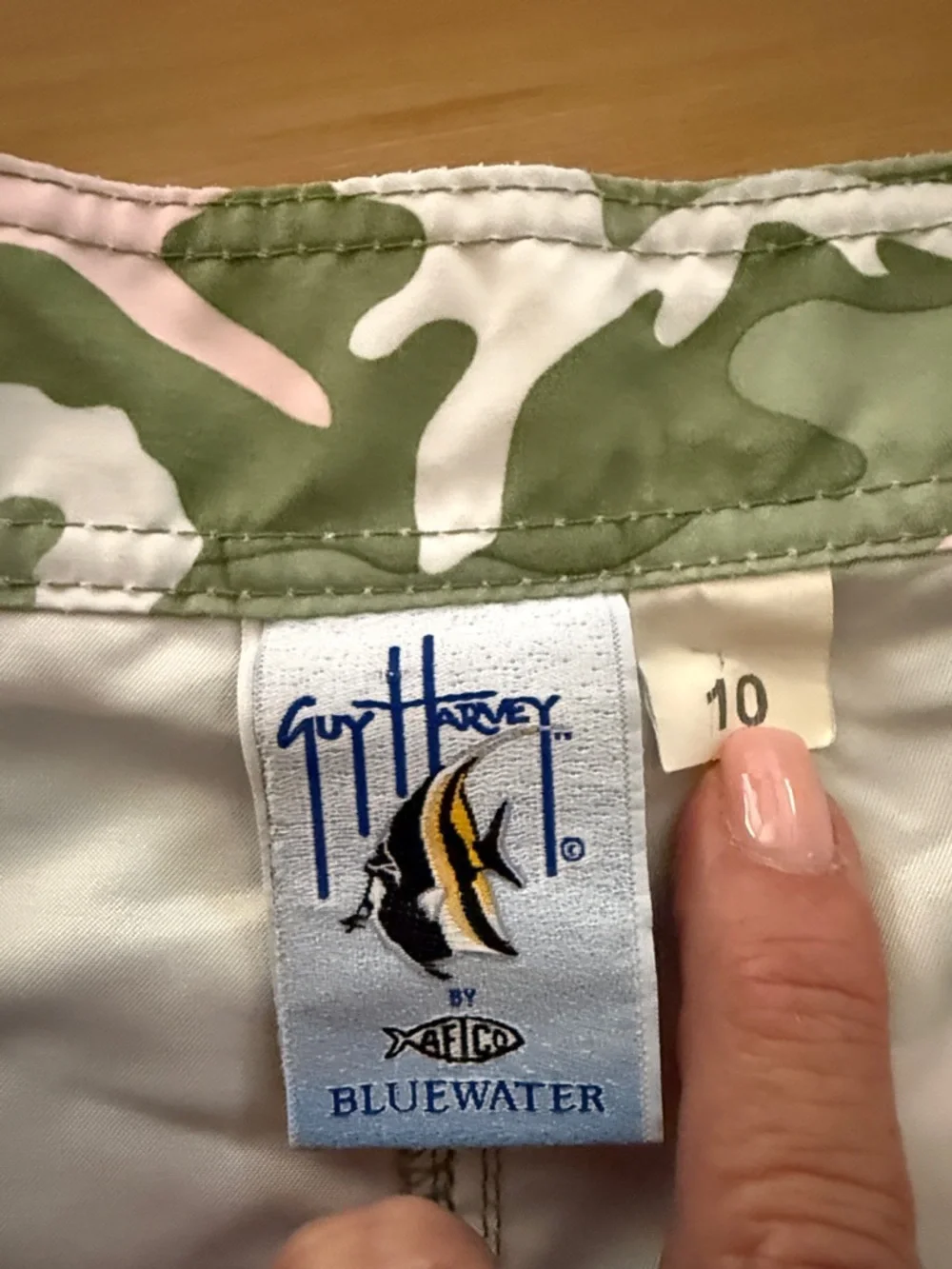GUY HARVEY WOMEN’S SIZE 10 GREEN PINK CAMO FISHING CAMPING SHORTS BREATHABLE EUC
